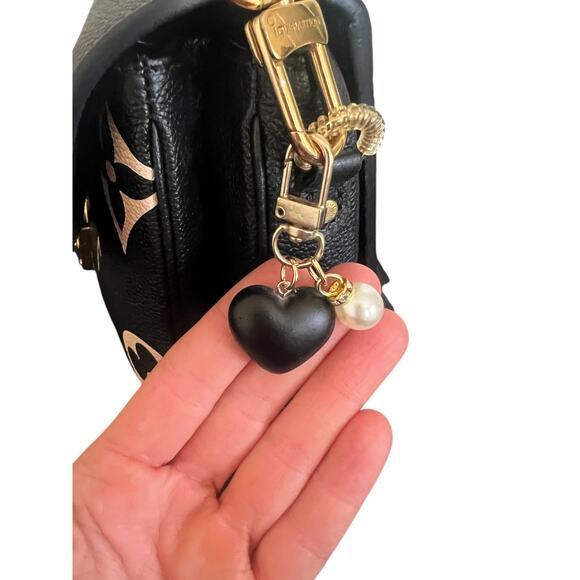 PURSE CHARM HEART PEARL WITH BLING CYSTALS GOLD HARDWARE HANDBAG BACKPACK BLACK - Picture 3 of 5